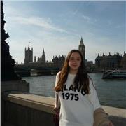 Estudiante de universidad apto para dar clases a niños de primaria y la ESO